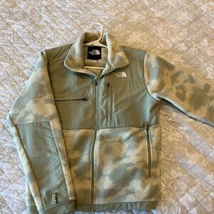 The North Face Denali 2 green camouflage jacket / fleece